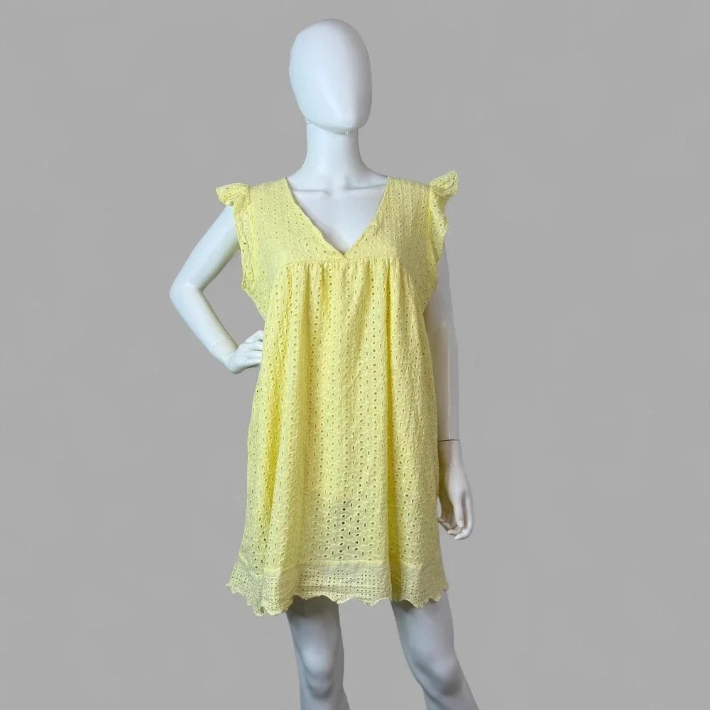 N/A sleeveless eyelet